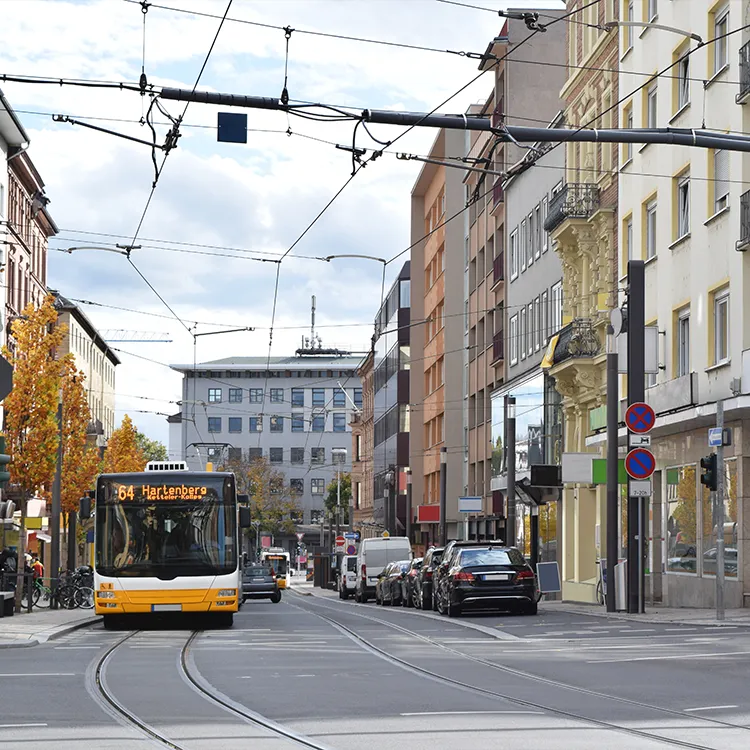Autoschlüssel nachmachen Mainz - Autoschlüssel Direkt - Mainzer Strasse im Hintergrund