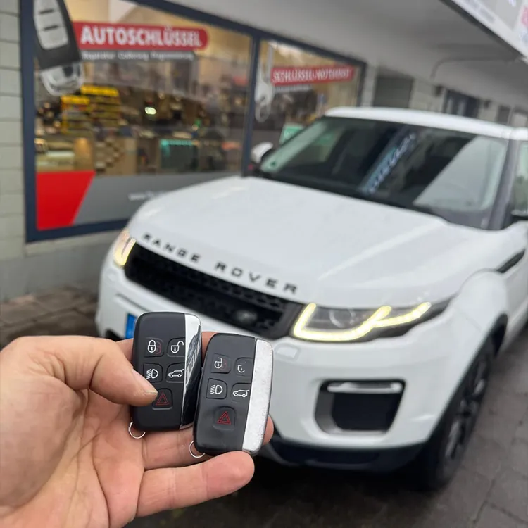 Autoschlüssel unterschiedlicher Marken im Kfz-Fachbetrieb